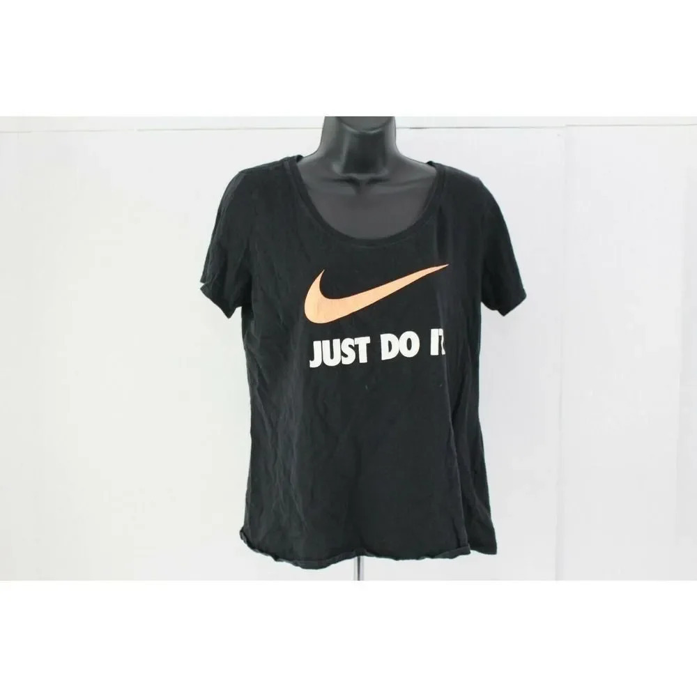 ladiesĀ Nike Tee shirtāsize M